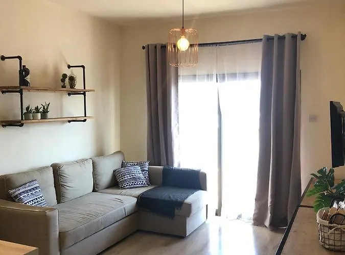 아파트 Evitas House 파포스